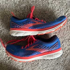 Womens Brooks tennis shoes